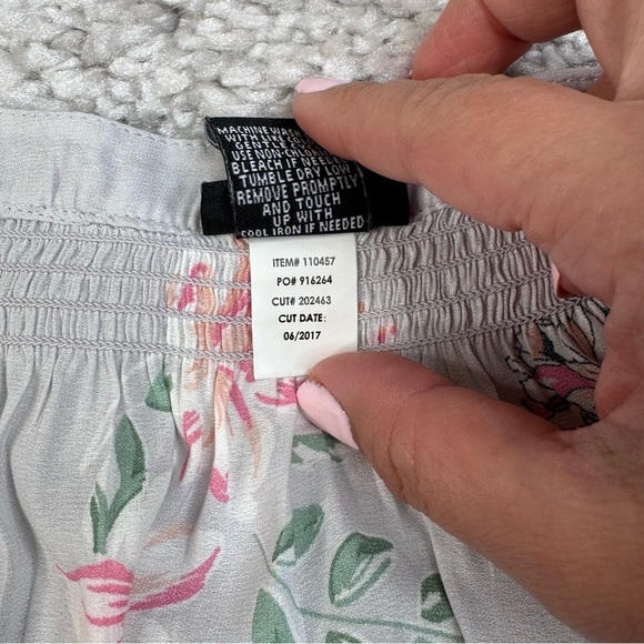 Torrid Floral Flowy Lightweight Blouse Boho Cottagecore Peasant Romantic sz 2 - Picture 4 of 8